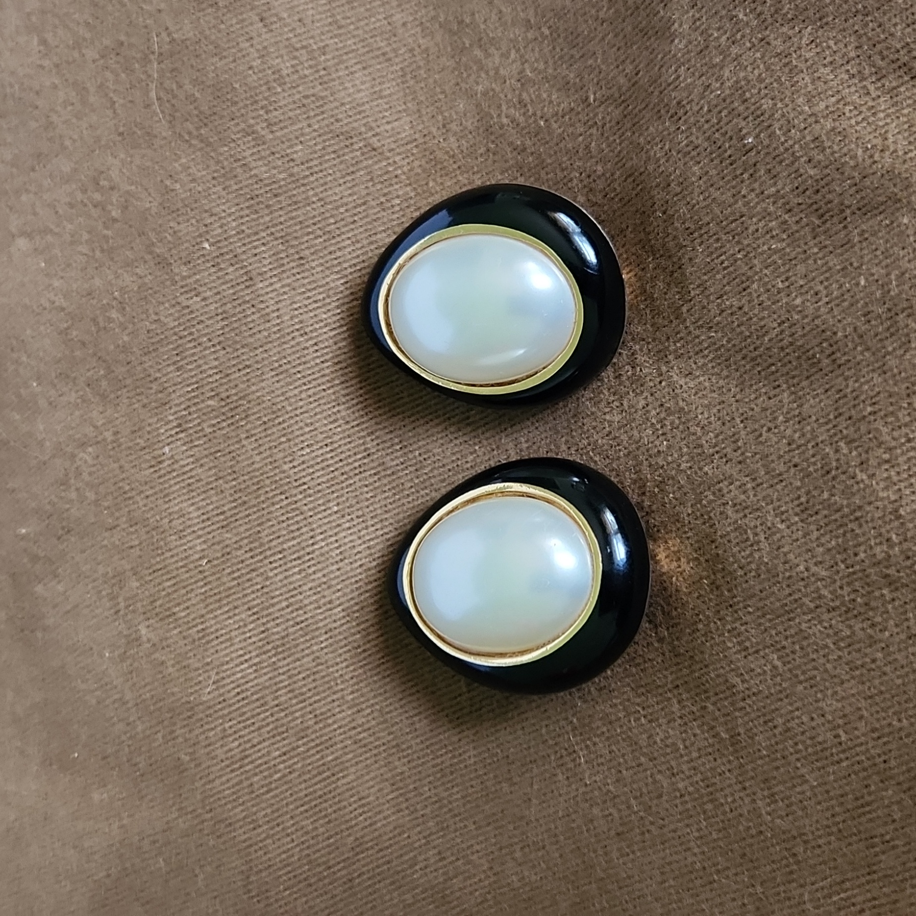 Ciner Vintage Faux Pearl Dome Clip On Earrings.